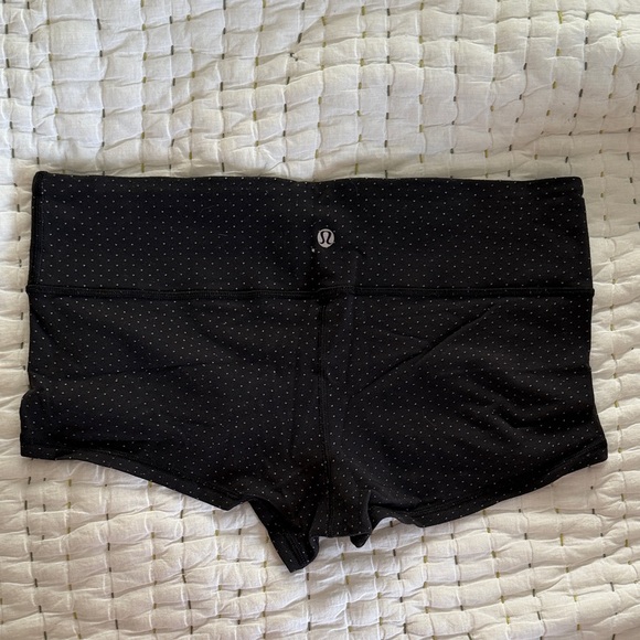 lululemon athletica Black Athletic Shorts - Picture 2 of 3